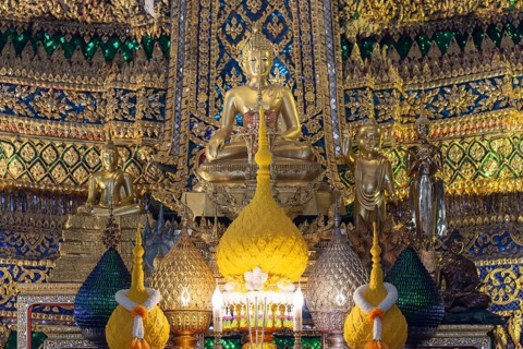 Golden Buddha statue, Bhumispara-mudra, Buddha Gautama at the moment of enlightenment, Wat