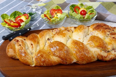 Swabian cuisine, hearty yeast plait with smoked meat, salty wreath bread, yeast yeast dough pastry,