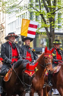 Parade of historically costumed guild members, Wollishofen Guild, Sechseläuten or Sächsilüüte,