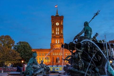 Neptune Fountain in front of the Rotes Rathaus at dusk, Berlin, Germany, Europe
