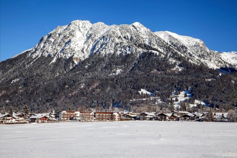Winter landscape, snowy landscape, view of Oberstdorf, behind Rubihorn, Gaisalphorn, Geißfuß,