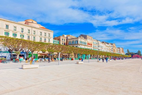 Ortygia historic district seafront, Ortygia, Syracuse, Sicily, Italy, Europe