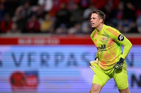 Goalkeeper Alexander Schwolow 1. FC Union Berlin FCU (37) angry, Voith-Arena, Heidenheim,