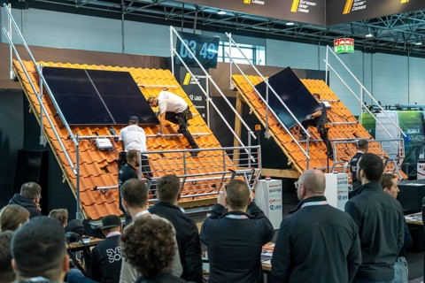 Presentation of the rapid installation of a solar system on a residential house with a pitched