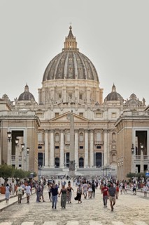 Tourists at the cathedral, St Peter, St Peter's Basilica, Vatican palaces, St Peter's Square,