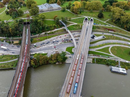Load test on the Neckar Bridge, aerial view. Due to the unusual design, dimensional checks are