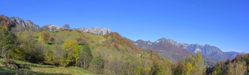 Autumn colours with a view towards the mountain range with Refugio Achille Papa, Piccolo Dolomiti,