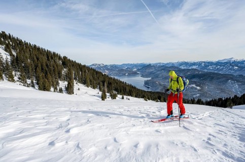 Ski tourers climbing Simetsberg, view of Walchensee, Estergebirge, Bavarian Prealps, Bavaria