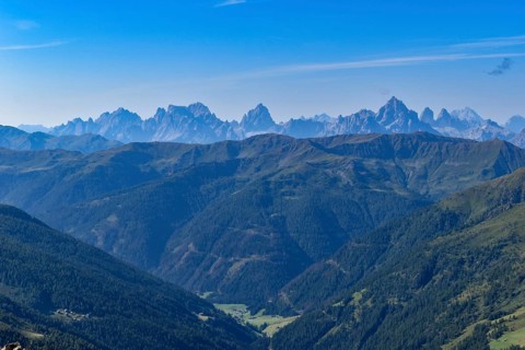 View over the Unterstalleralm in the Villgratner Valley to the wild mountains of the Sexten