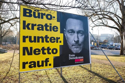 FDP election poster with the text Bureaucracy down. Net up. for the early federal election on 23