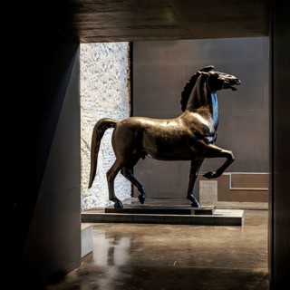 Bronze sculpture of striding horses, Proviantmagazin Zitadelle Spandau, exhibition Enthüllt,