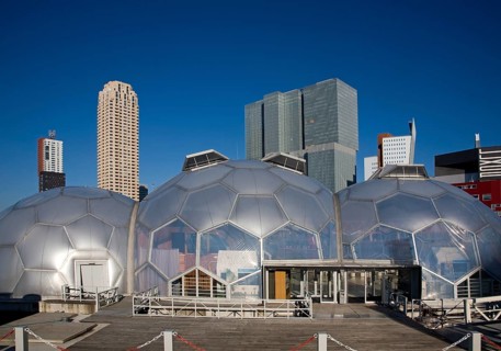 The Floating Pavilion experiment in sustainable architecture and Climate Proof Development,