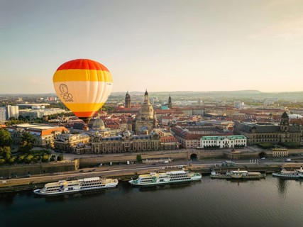 Historic Old Town with sights, Church of Our Lady, Brühl's Terrace, Terrassenufer, Elbe, steamboats