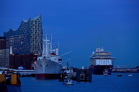 Germany, Hamburg, HafenCity, view to Elbe Philharmonic Hall, Hamburg's new concert hall, glass