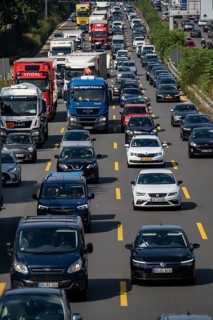 Traffic jam on the A3 motorway, over 8 lanes, in both directions, in front of the Leverkusen
