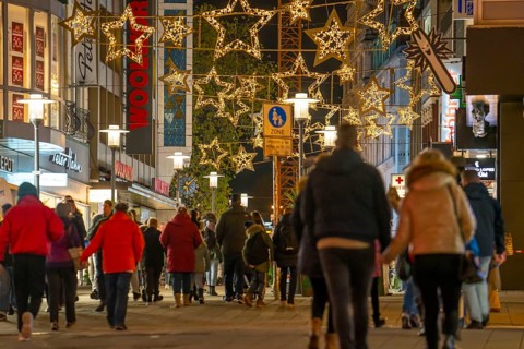Pre-Christmas period, Christmas market in the city centre of Essen, Kettwiger Straße, North