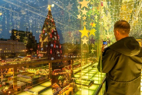 Christmas market in Dortmund, Hansaplatz, view from a pedestrian gallery between 2 department