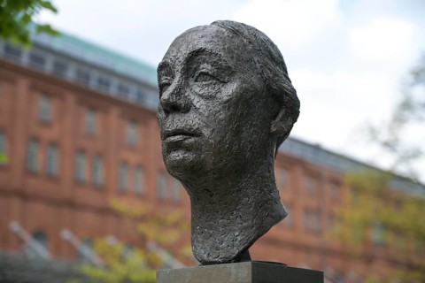 Bust of Käthe Kollwitz, Street of Remembrance, Spreebogen, Moabit, Mitte, Berlin, Germany, Europe