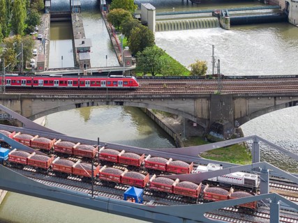 Load test on the Neckar Bridge, aerial view. Due to the unusual design, dimensional checks are