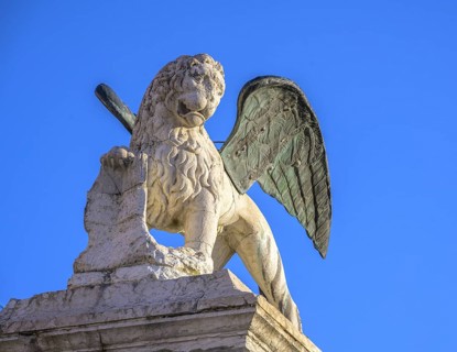 Lion of St Mark in Piazza Castello, Marostica, Province of Vicenza, Italy, Europe