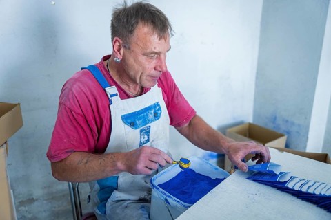 Schindler's blue colour factory is located directly on the Zwickauer Mulde river and belongs to the