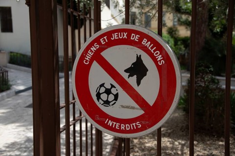 Sign: Dogs and ball games prohibited, Cannes, Provence-Alpes-Côte d'Azur, France, Europe