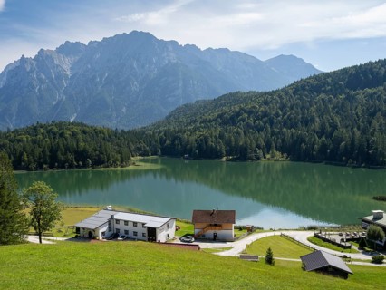 Restaurants at Lautersee, Karwendel Mountains, Alps, Mittenwald, Werdenfelser Land, Upper Bavaria,