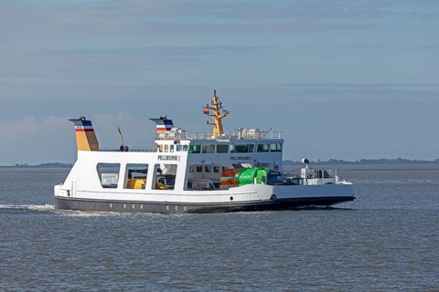 Pellworm ferry arrives, Strucklahnungshörn, Nordstrand, North Frisia, Schleswig-Holstein, Germany,