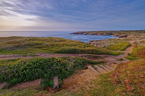 The Sentier Cotier coastal hiking trail leads along the Cote Sauvage directly by the sea on the