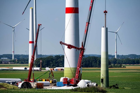 Repowering of a wind farm near Issum, here the dismantling of the tower, 9 older wind turbines from