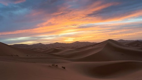 Sunrise in the desert, dunes, Erg Chebbi, Sahara, Merzouga, Morocco, Africa