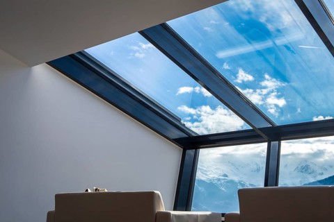 Large façade connection window with panoramic view