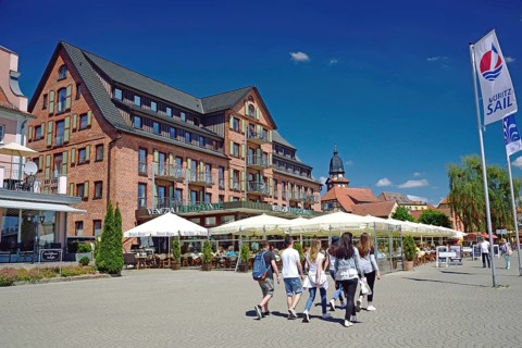 Europe, Germany, Mecklenburg-Western Pomerania, Waren an der Müritz, Flanierufer an der