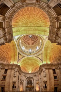 Church of Santa Engracia converted into National Pantheon, Central crossing and naves polychromed