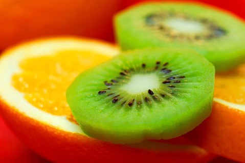 Orange slice and kiwi slices, vitamin C