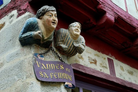 Figures on house, Vannes, Morbihan, Brittany, France, Europe