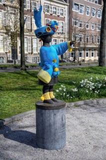Bronze sculpture of Jantje by Bildhaür's Ivo Coljé, dressed in Ukrainian colours, Ukraine War, The