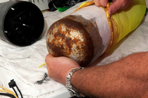 Gas pressure tank rusted on the outside at the bottom Diving apparatus Compressed air cylinder for