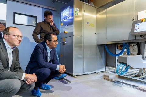 Federal Minister of Food and Agriculture, Cem Özdemir, visits Krabat Milchwelt in Wiitichenau