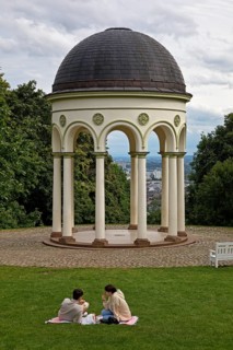 Couple in the park in front of the Monopteros, round building with columns, on the Neroberg, a