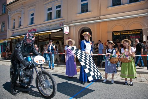 Sebnitz, town festival with classic car rally. The new flower girl Tina Häntzschel starts the
