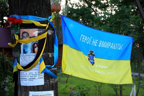 Commemoration of the dead from the bloodiest Maidan demonstration in February 2014, flag of