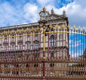 Decorative fence in front of the Weltmuseum at Heldenplatz, Vienna, Austria, Europe