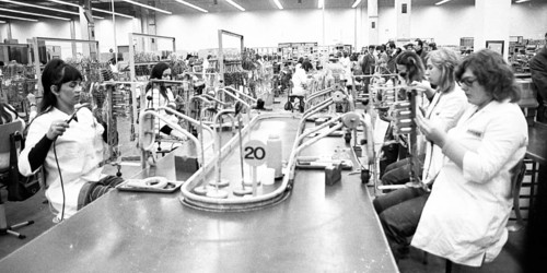 The production of electronic devices by female workers at the Siemens company on 23.11.1974 in