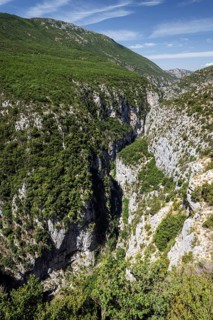View into the Verdon Gorge at Belvedere de Bau Beni, Grand Canyon du Verdon, Département