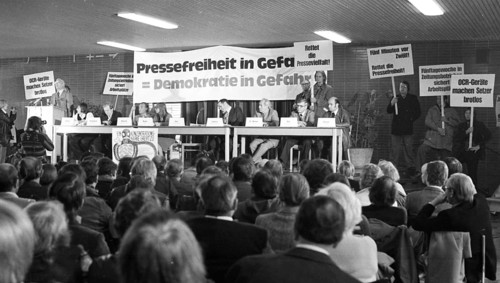 Several hundred journalists and employees of the publishing houses of the newspapers WAZ