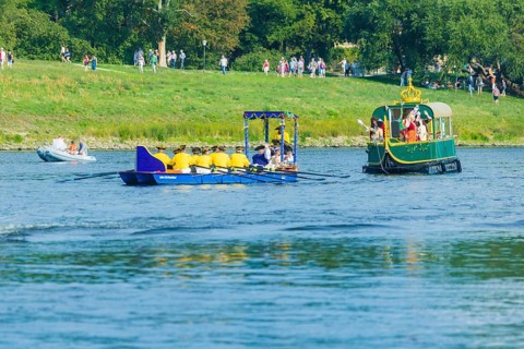 Pleasure gondolas in 1719 The 300th anniversary of the prince's wedding in 1719 was celebrated in