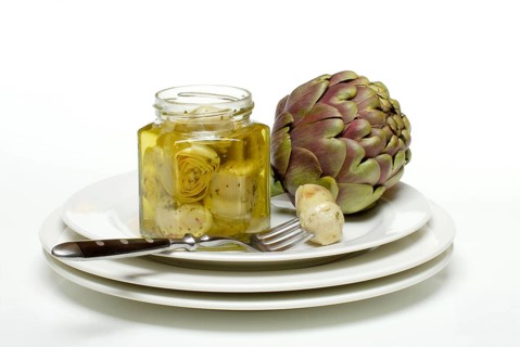 Artichoke (Cynara scolymus Cynara cardunculus) and heartsin oil (Cynara scolymus, Cynara
