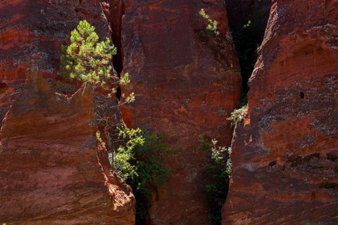 Ochre nature trail, Le Sentier des Ocres, former ochre mining area, ochre rocks, Roussillon,