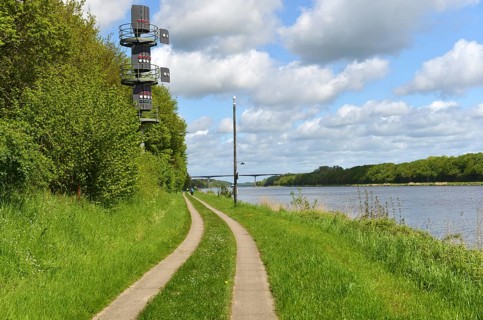 Signalling system for shipping traffic and cycle path on the Kiel Canal, Schleswig-Holstein,